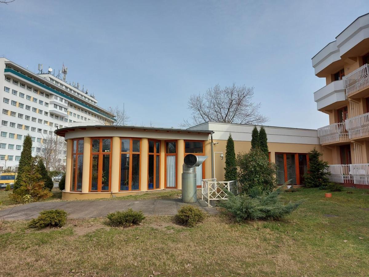 Csipke Hotel Kiskunhalas Exterior foto